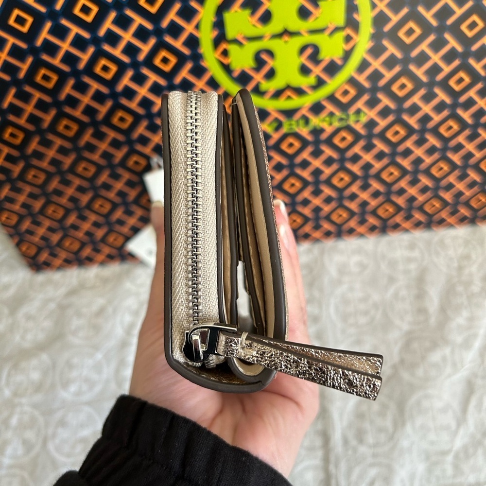 Tory Burch Emerson Metallic Mini Wallet White Gold Silver - Picture 2 of 7